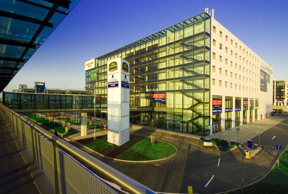 Courtyard By Marriott Prague Airport Hotel Exterior photo